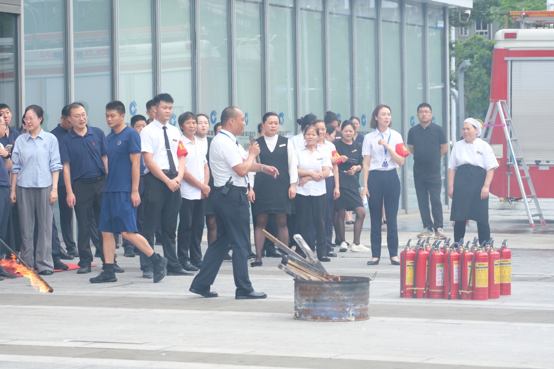 以練促防，長(zhǎng)房集團(tuán)組織開(kāi)展消防應(yīng)急演練